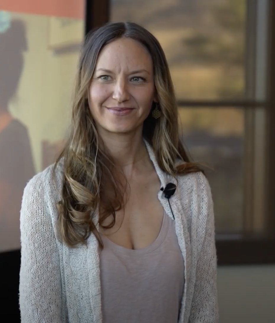 Lisa Kalfus smiling during a speaking engagement